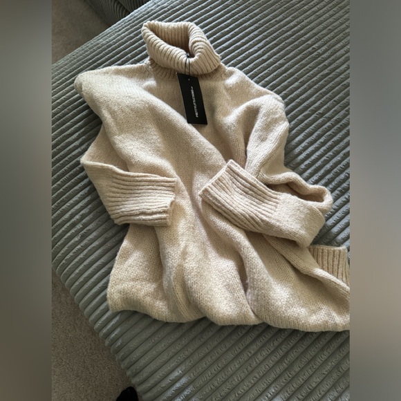 Oversized Cowl/Turtle Neck Sweater - Picture 2 of 4